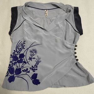 Floreat folded over grey/blue silk blouse with embroidered flowers (size 6)